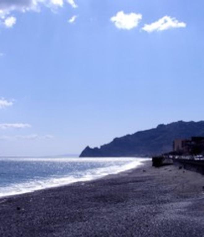 Pozzo Lazzaro Apartments 圣泰雷萨迪里瓦 外观 照片